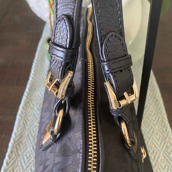 Michael Kors Signature Logo Large Purse (Black) w/Gold Hardware. - Picture 10 of 13